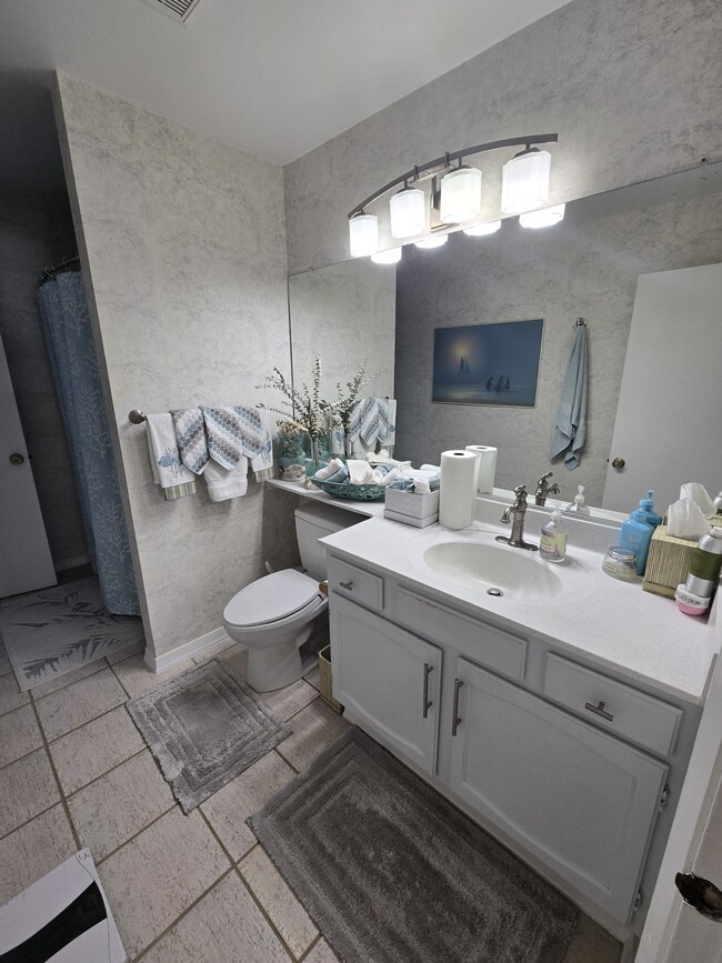 Building Photo - 2717 Seashore Cove