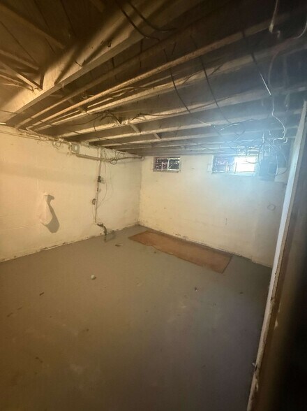 Building Photo - 5210 Dupont St