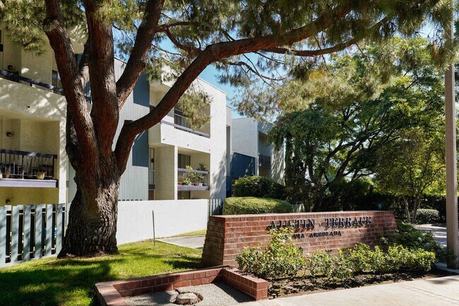 Building Photo - 2 Bedroom unit in Los Angeles