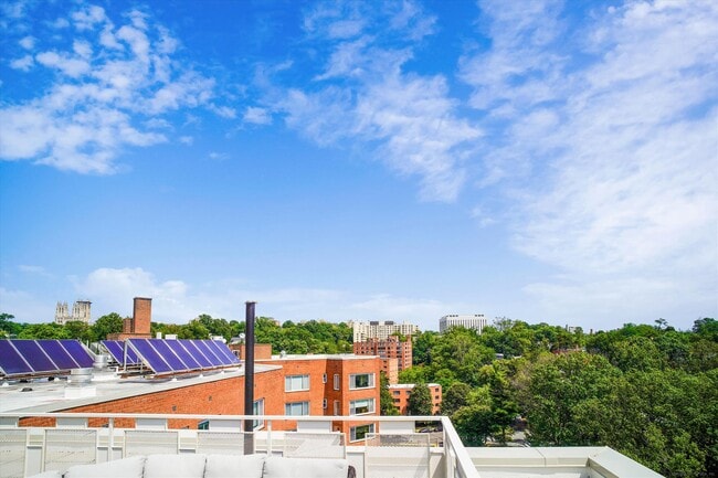 Building Photo - 4000 Tunlaw Rd NW