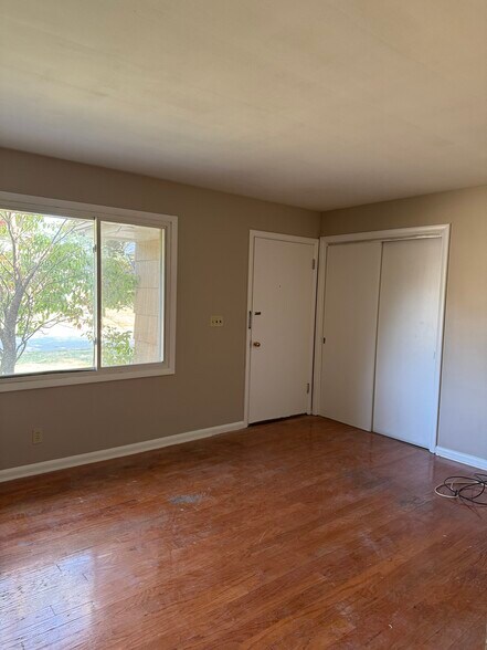 Front room - 4901 Lunar Dr