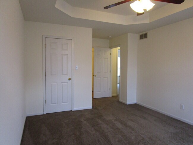 Building Photo - 5013 Roscoe Rdg