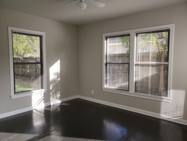 Building Photo - 3270 Willowood Dr