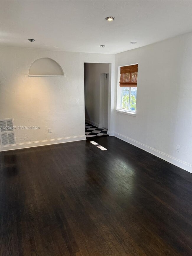 Building Photo - 502 NE 70th St