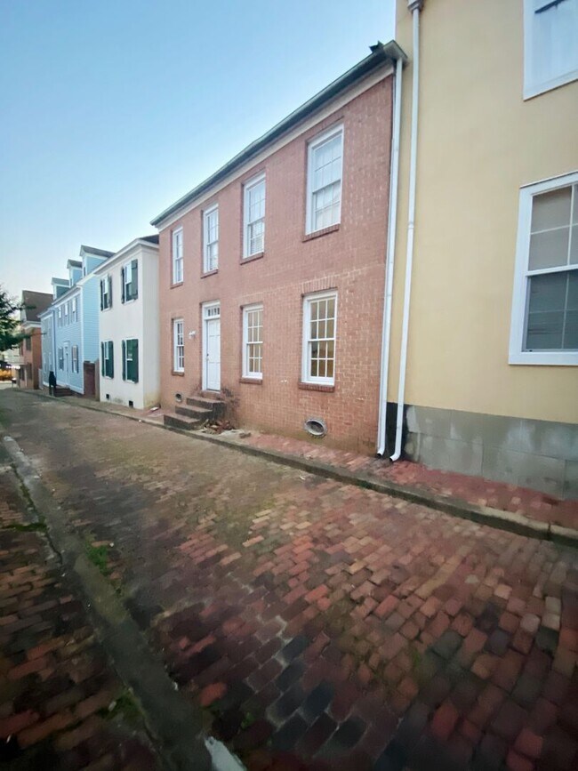 Building Photo - 106 Planters Row