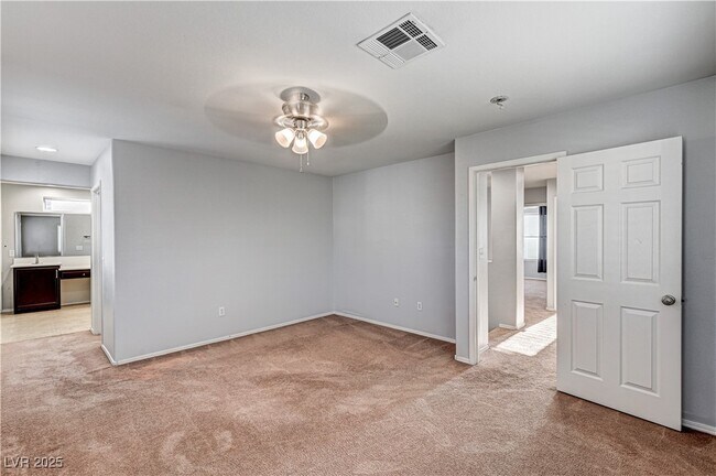 Building Photo - 10425 MIHELA Ave