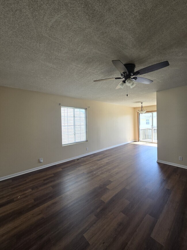 Building Photo - 4462 S Elizabeth Ave