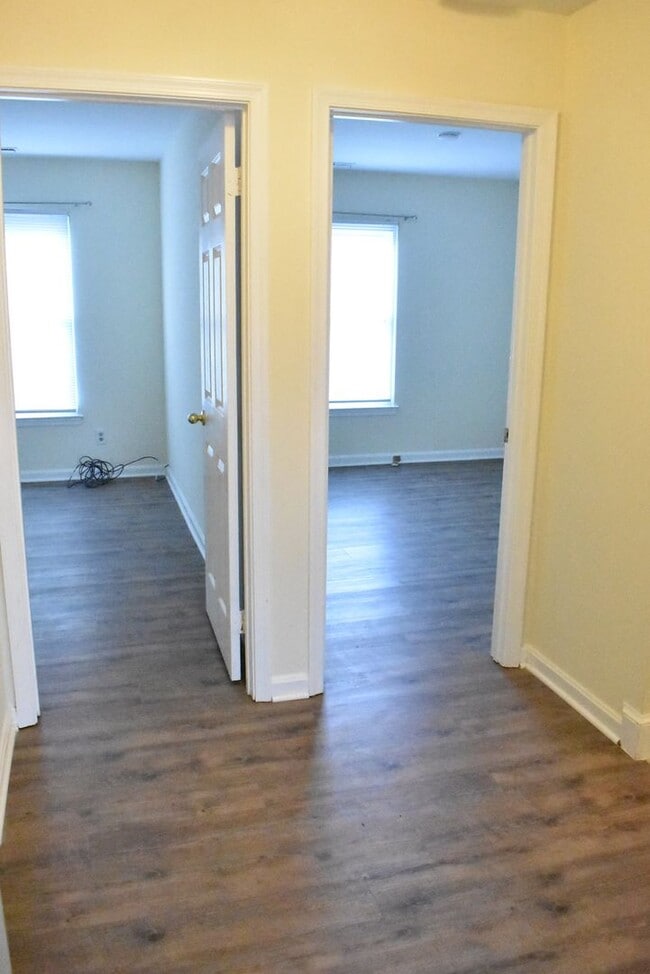 Building Photo - A Great Fairview Commons Townhome!