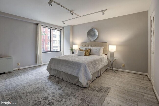 Building Photo - 1420 N St NW