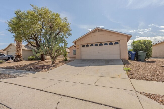 Building Photo - 3 Bedroom, 2 Bath