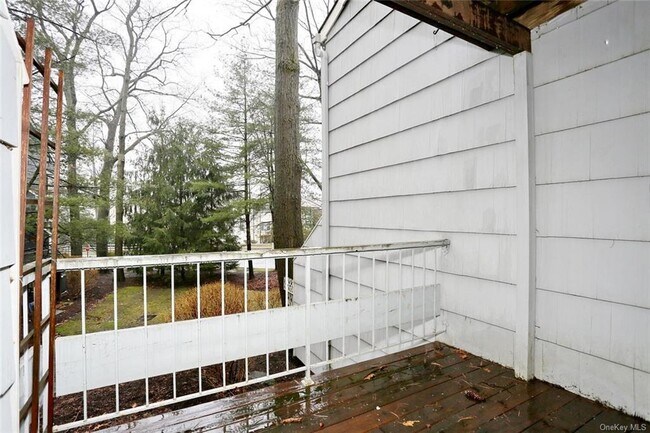 Building Photo - 161 Treetop Cir