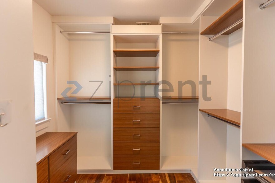 Building Photo - 3133 Govalle Ave