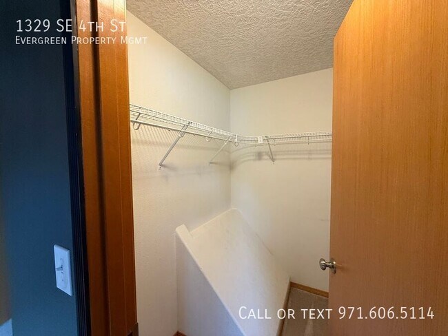 Building Photo - 1329 SE 4th St