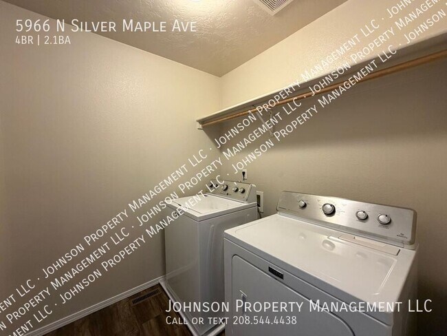 Building Photo - 5966 N Silver Maple Ave