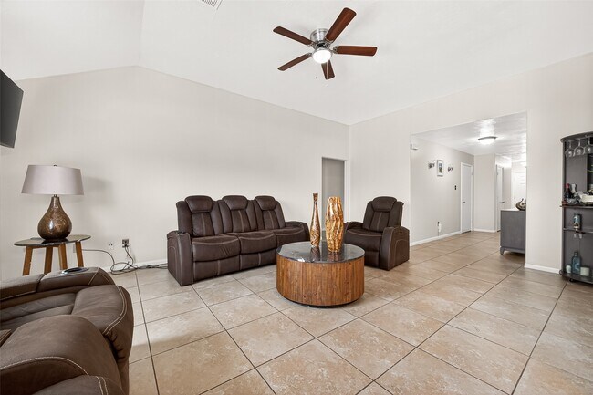 Building Photo - 2510 Fox Water Dr