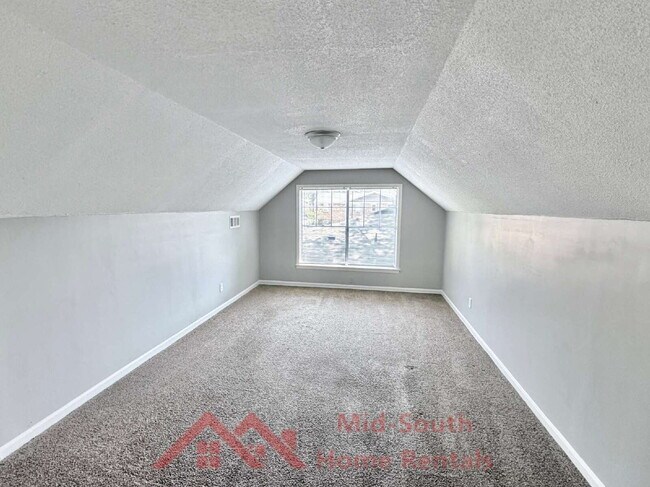 Building Photo - 1733 Gowan Dr