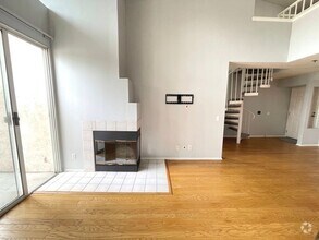 Building Photo - Spacious 2 Bed / 2 Bath Condo + Loft  in M...