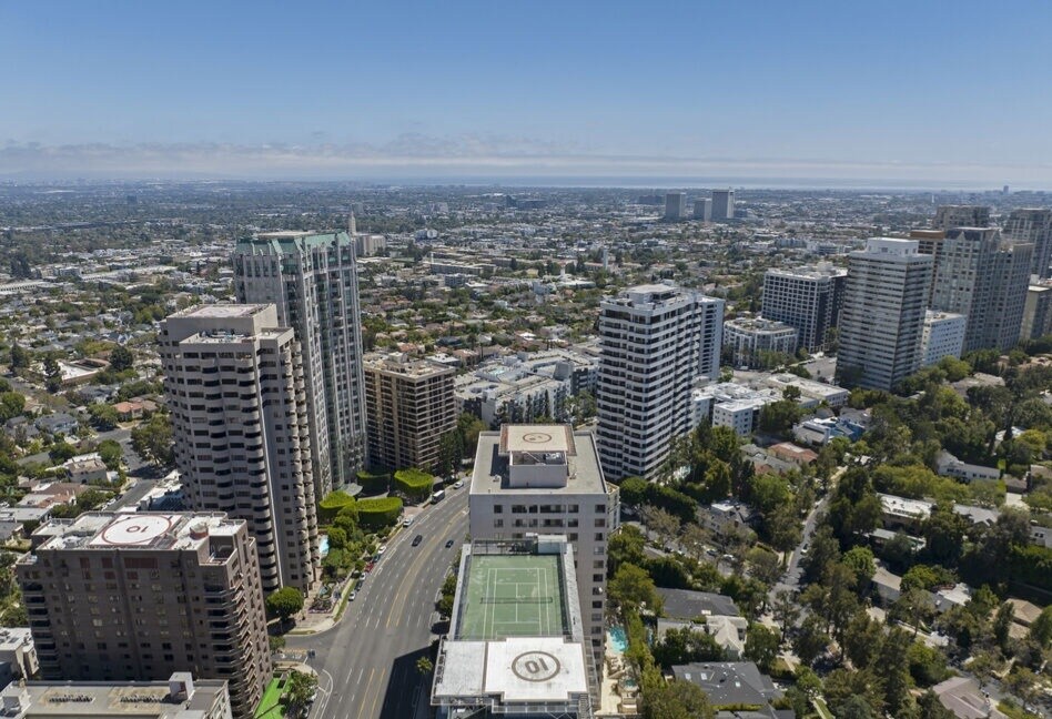 Wilshire COrridor Facing West - 10535 Wilshire Blvd