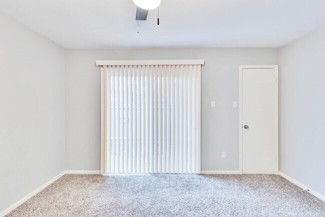 Building Photo - 2203 E Stassney Ln