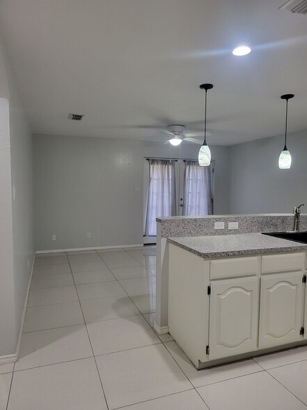 Building Photo - 2401 S Jackson Rd