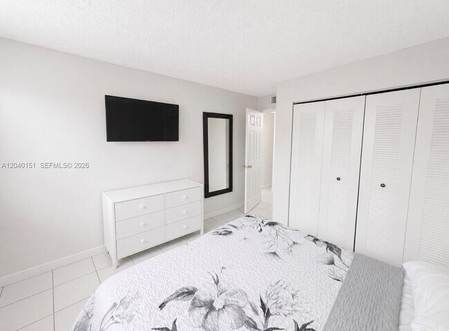Building Photo - 5771 SW 36th Ct