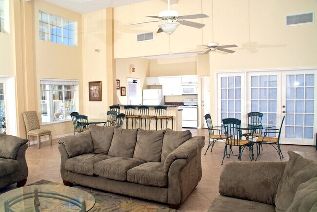 Building Photo - SEASONAL RENTAL - Downtown Sarasota Renova...