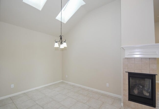 Building Photo - 6411 Edinburgh Ct