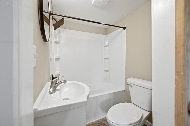 Building Photo - Cozy & Modern 1-Bed, 2-Bath Tiny Home – Renovated in Columbus!