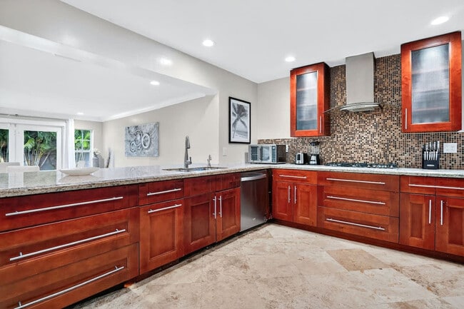 Building Photo - 2423 NE 202nd St