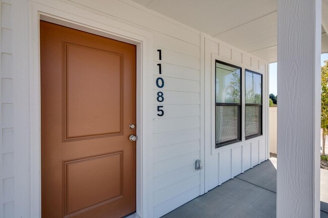 Building Photo - Beautiful 2 Bedroom Cottage Now Available!