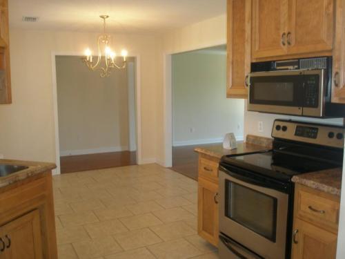 Building Photo - Stylish and Spacious 3BR/2BA Rental Home with Modern Amenities in Ray City, GA! Minutes from Mood...