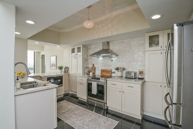 Building Photo - 15 Greenway Plz