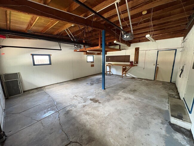 Building Photo - Spacious Home with Attached Garage & Fenced Backyard