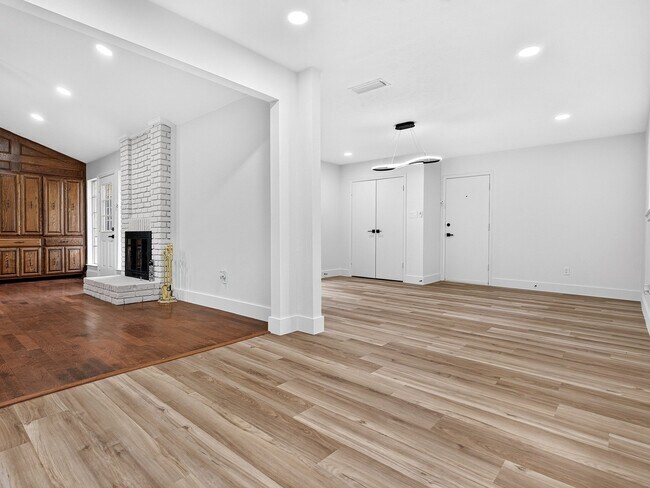 Building Photo - 1109 Wood Creek Cir
