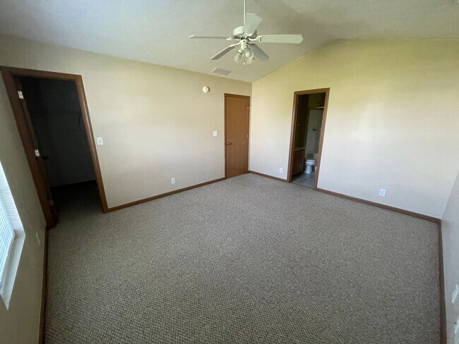 Building Photo - 2 Bedroom, 2 Bath Duplex In Lindberg Village