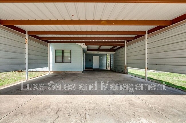 Building Photo - 1005 SW 63rd St
