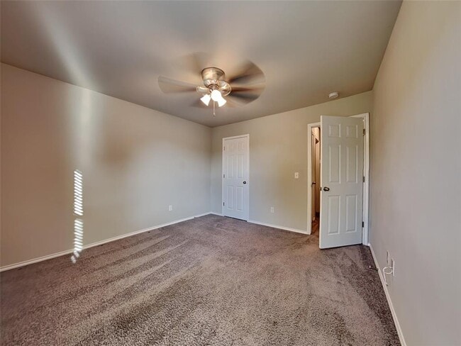 Building Photo - 2033 W Hunters Springs Way