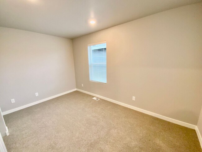 Building Photo - 914 Burwood St SE