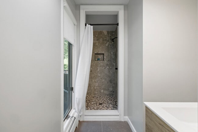 Building Photo - 2A Cherry Ln