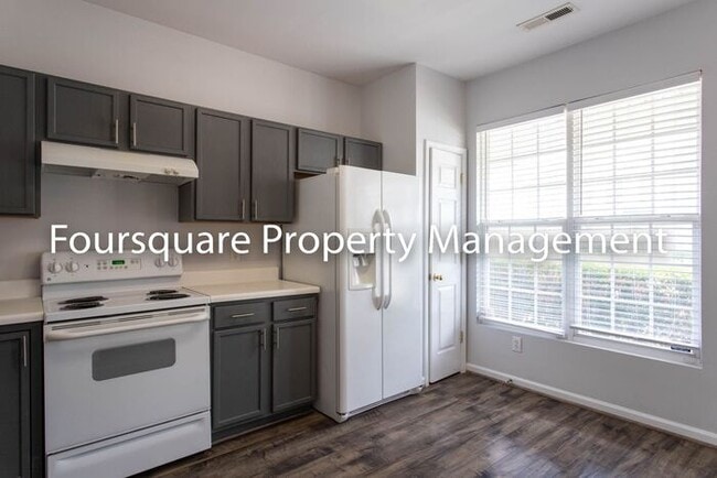 Building Photo - Townhome| Washer/ Dryer Included| Back Pat...