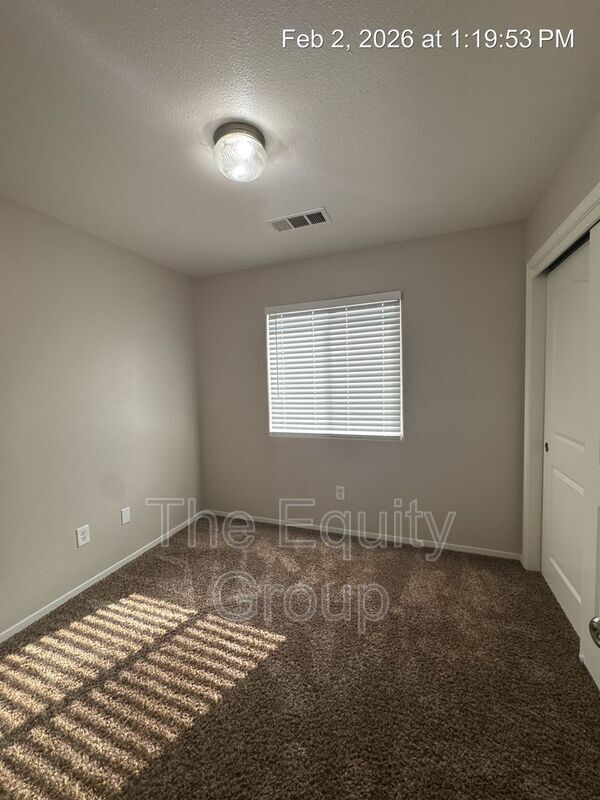 Building Photo - 2547 W Lark Ave