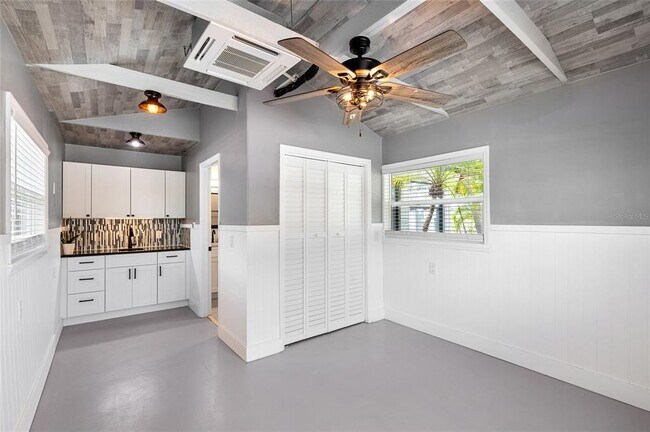 Building Photo - 231 E Madeira Ave