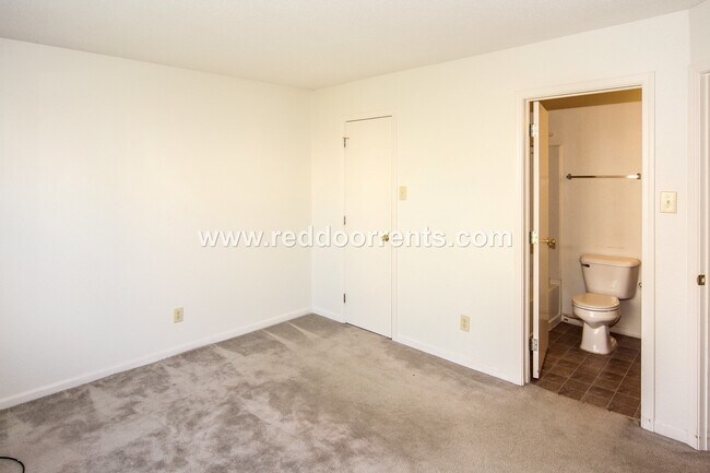 Building Photo - West side Indy, Cute 2 Bed, 2 Bath Home w/...
