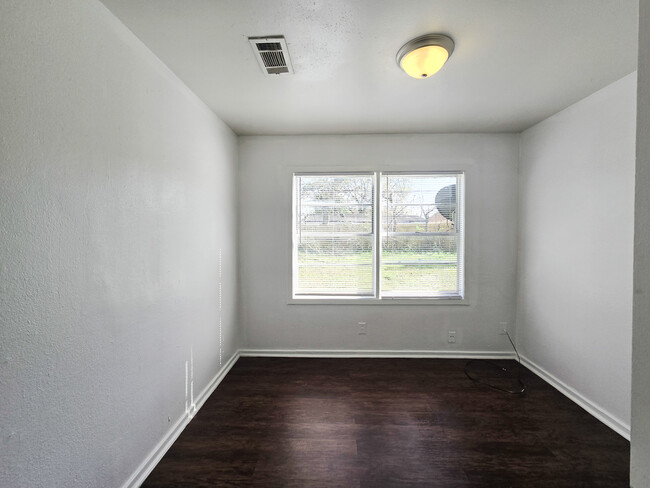 Building Photo - 7313 Hummingbird Ln