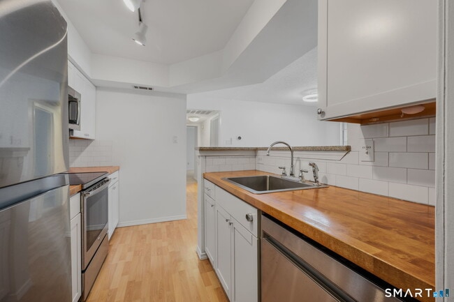 Building Photo - 55 Leafwood Ln