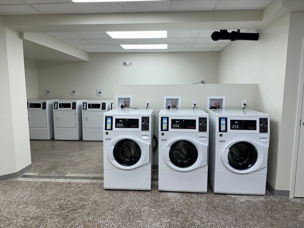 Building Photo - 10 Sewall St