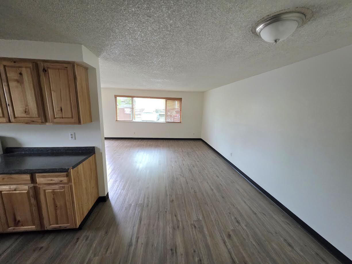 Building Photo - 256 Powell St E