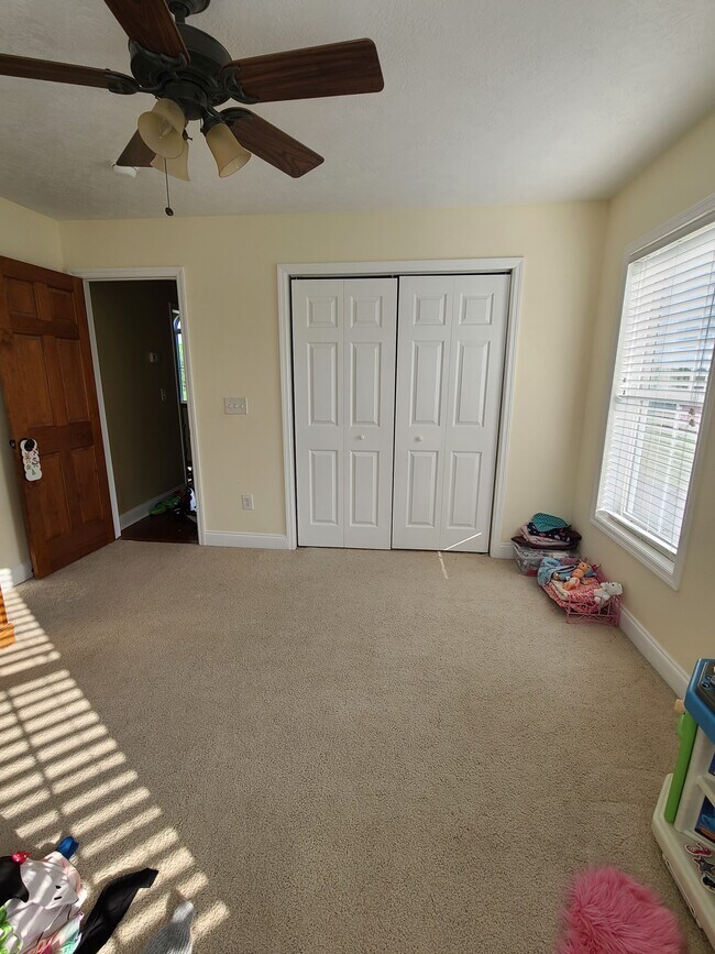 Building Photo - 195 Tennis Ranch Rd