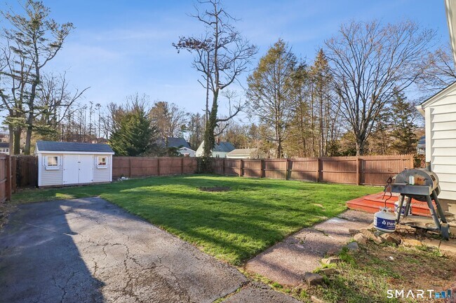 Building Photo - 27 Melrose Ave