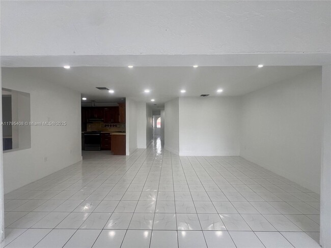 Building Photo - 11720 SW 103rd Ln